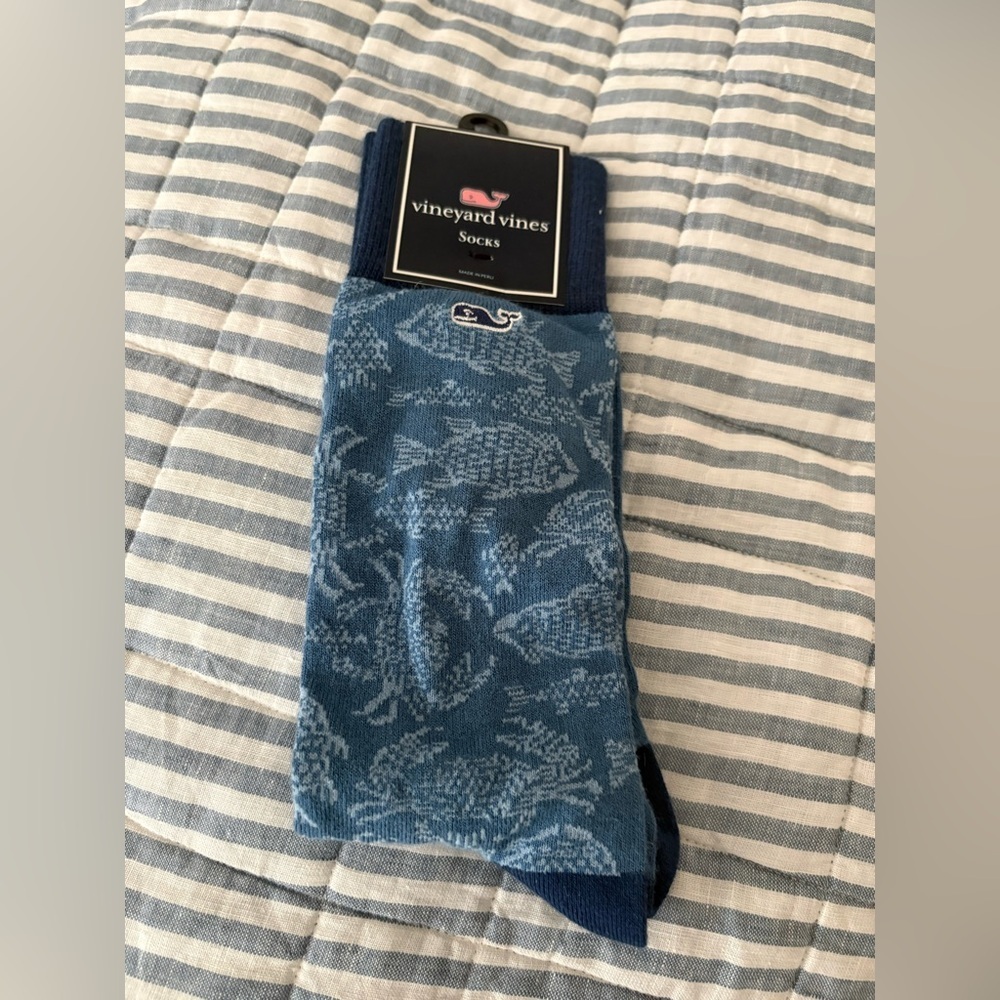 NWT Vineyard Vines Navy and Light Blue Fish Motif Dress Socks OS
